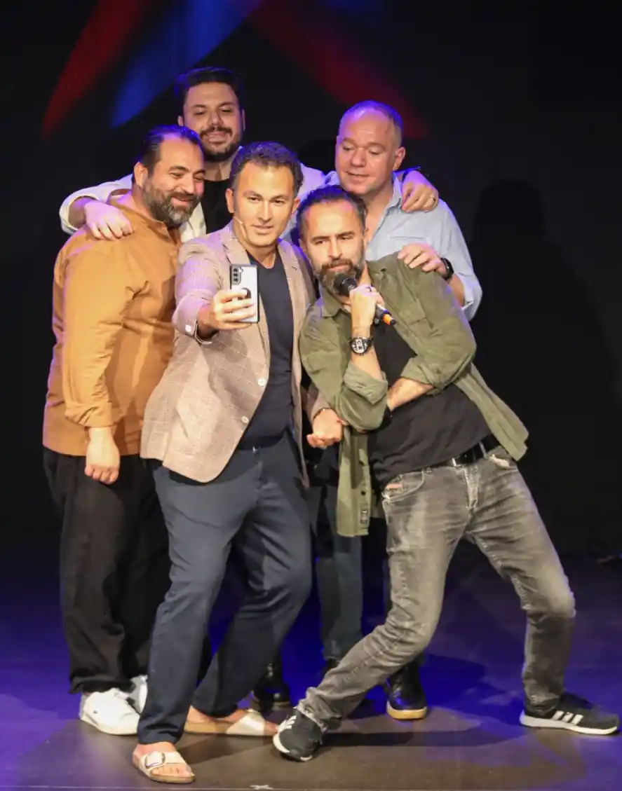 Doppelte Spaßbürgerschaft – Stand-up-Comedians